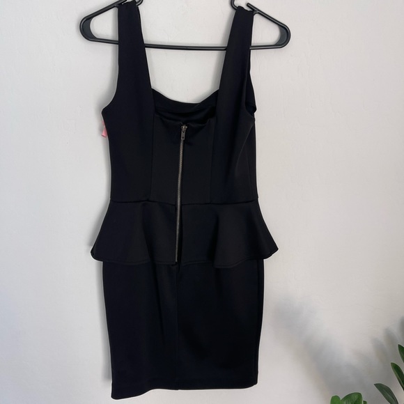 BEIGE BY ECI Bodycon Style Mini Dress With Ruffles Size 4 - Picture 5 of 5